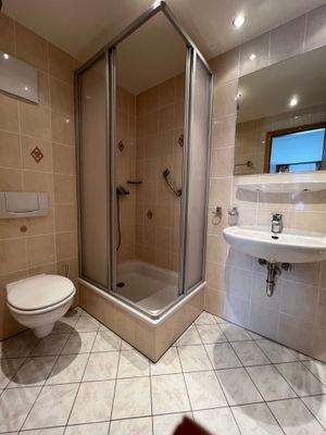 Dachgeschoss - Doppelzimmer Bad (1)