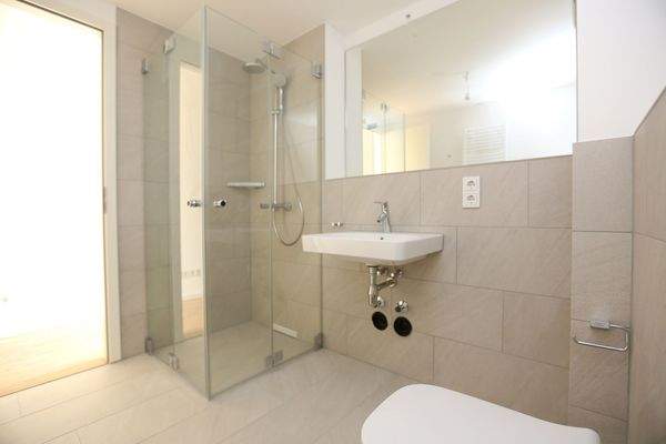 Markenbad mit Dusche