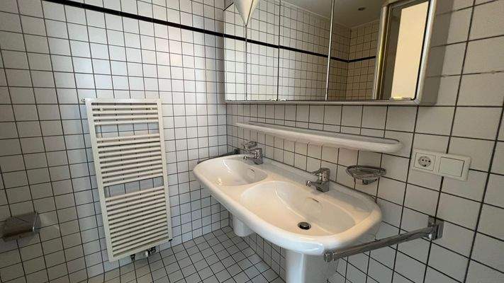 Badezimmer mit Dusche