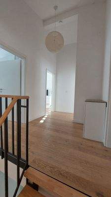 Weitläufige Diele im OG