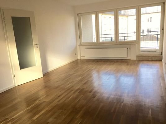 Trier Innenstadt helle 3 Zimmer Wohnung mit Balkon