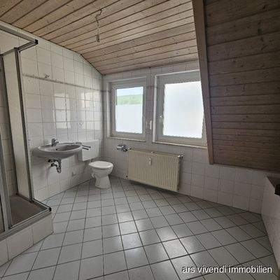 Bad mit Wanne und Dusche