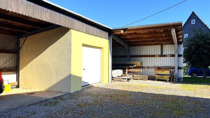 Nebengebäude mit Garage