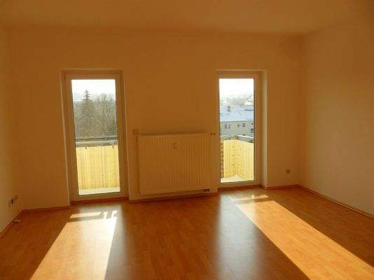 Wohnzimmer mit Südbalkon