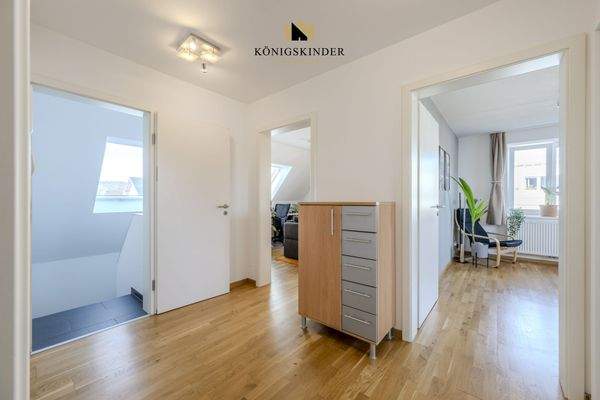 Heller, großzügiger Flur – verbindet alle Räume komfortabel und funktional.