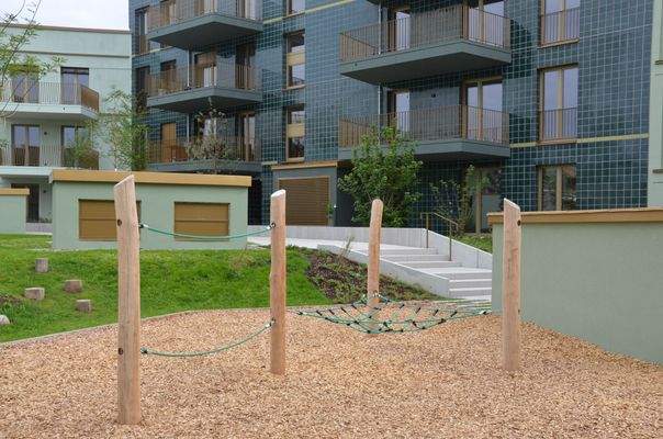 KÖNIGSKINDER_Spielgeräte Innenhof