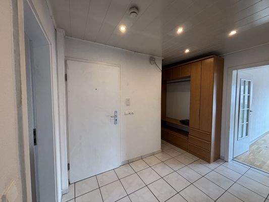 Eingangstür mit Gaderobe