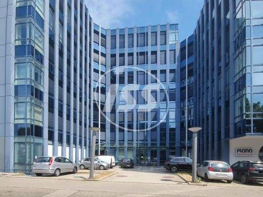 Rückwärtiger Eingang mit Parken