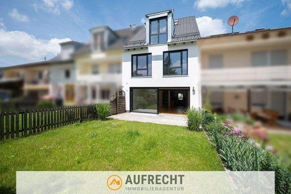 Hausansicht mit Garten