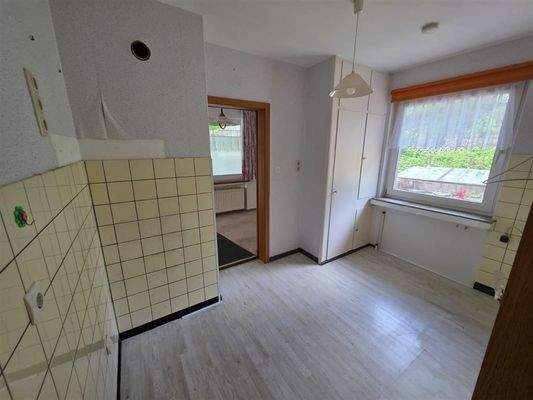 Küche mit Zugang zum Essbereich 