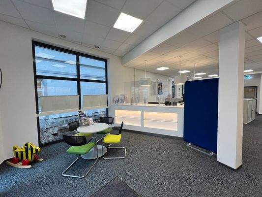 Fläche mit Empfangstresen 