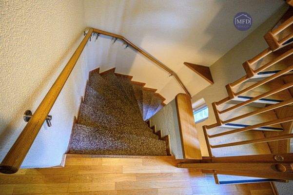 Treppe von 1te Etage zum ErdegeschossG.jpg