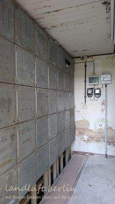 Im Elektrizitätshäuschen, sind noch die Anschlus