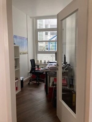 Kleines Bürozimmer / Besprechungsraum