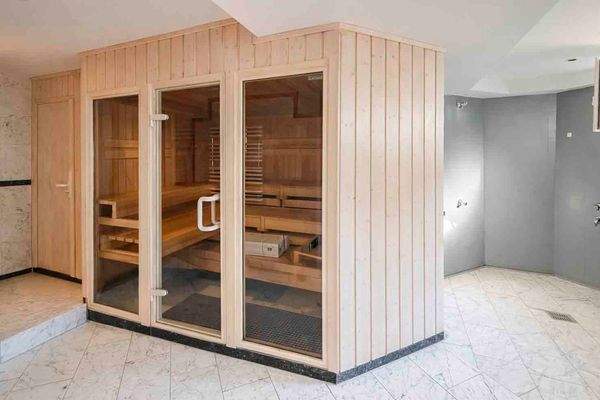 Saunabereich mit Dusche - der perfekte Wellnessbereich