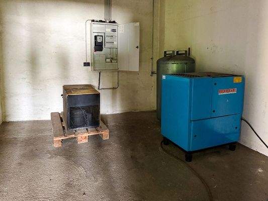 Technikraum im Werkstattgebäude