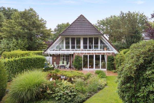 Rückansicht mit Teich