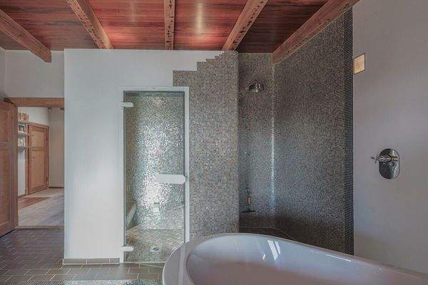 Der Wellnessbereich mit Dampfsauna