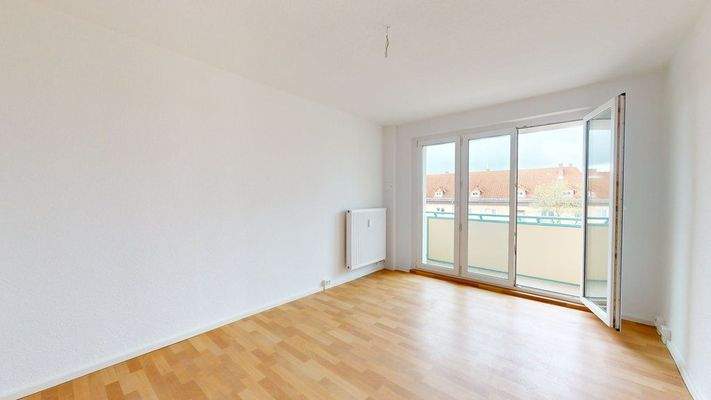 Wohnzimmer mit Balkon