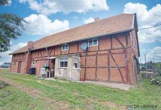 Haus-Seitenansicht hinten