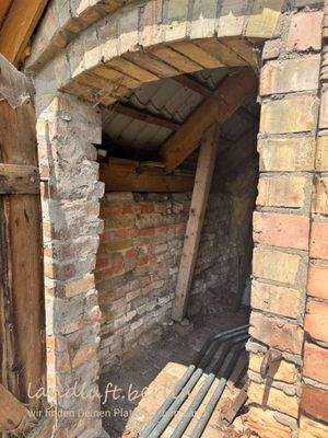 Blick in Raum des ehemaligen Stalls.jpg