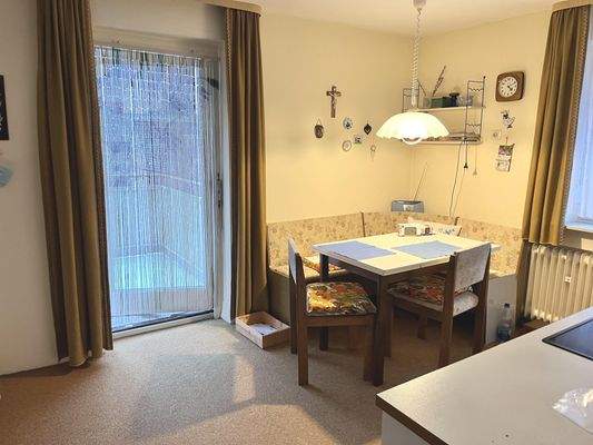 Wohnküche mit Zugang zur Terrasse