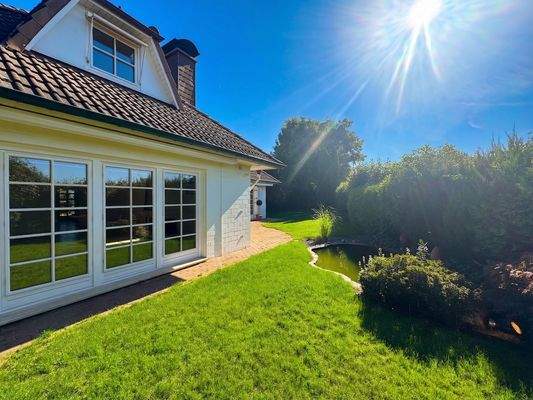 Blick in den gepflegten Garten.