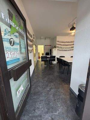 EG re. Eingang Fahrschule.jpeg