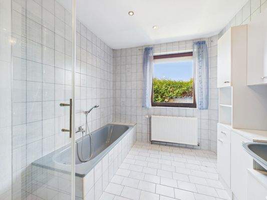 Badezimmer EG