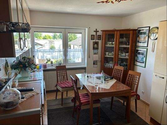 Küche mit Essbereich