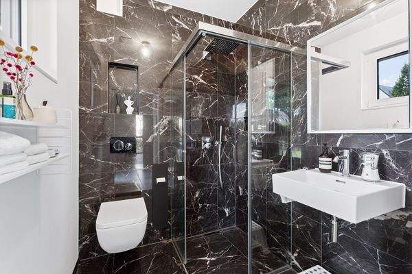 Duschbad im Erdgeschoss