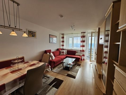Wohn-Esszimmer mit vorgelagerter Loggia