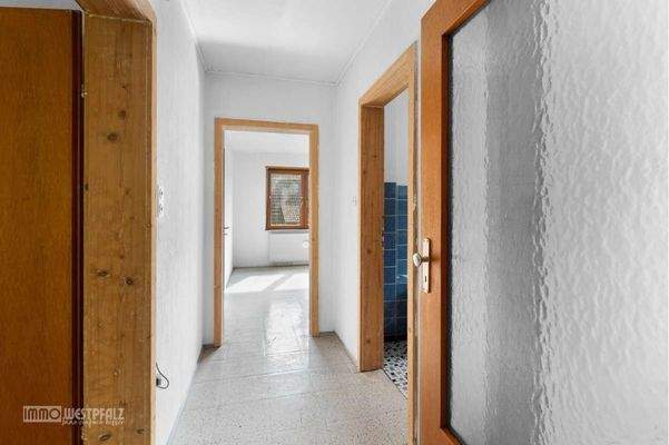 2ZKB Wohnung OG Flur