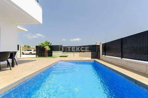 Detached Chic Golf Villas with Pools in Bigastro