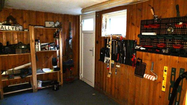 Werkstatt mit Ausgang zum Hof