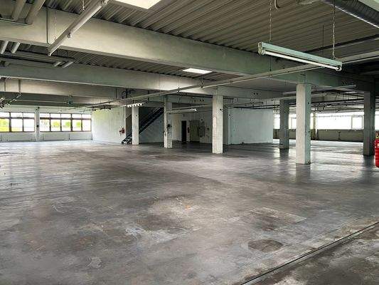 Produktions-/Lagerhalle