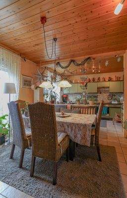 offener Essbereich zur Küche