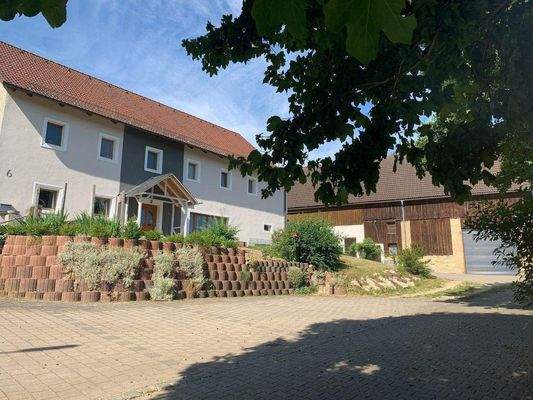 Liegenschaft Hofbereich.JPG