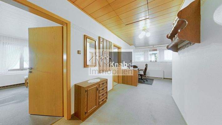 Flur/ Büro im OG