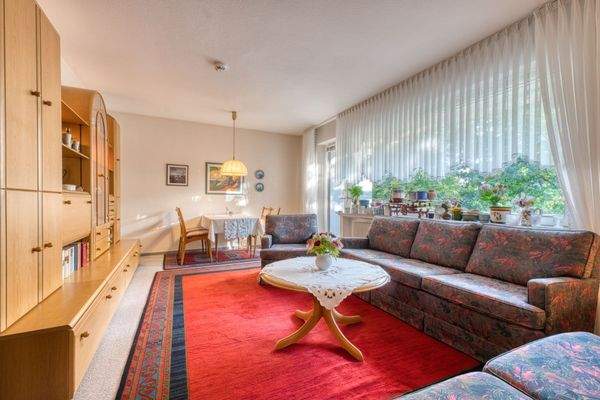 Lichtdurchflutetes Wohnzimmer