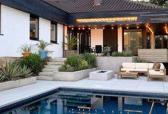 Terrasse mit Poolbereich