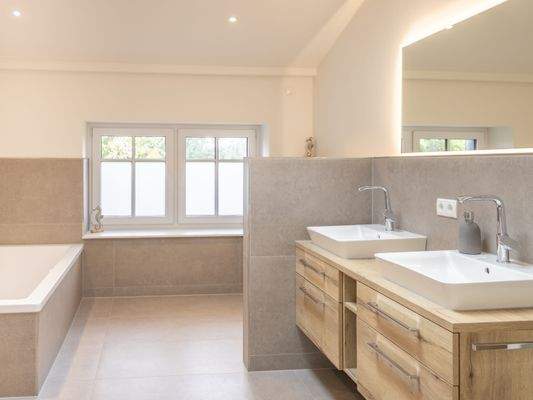 Vollbad im Obergeschoss