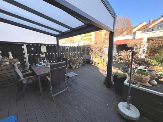 überdachte Dachterrasse