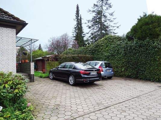 rechts: Stellplatzmöglichkeit