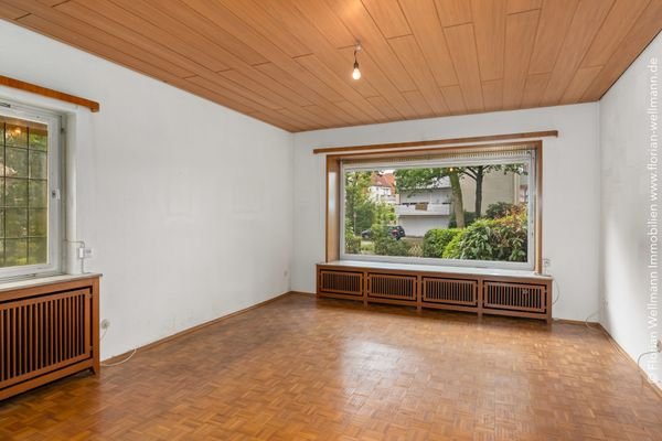 "Hinteres" Wohnzimmer (23,90m²)  mit Panoramafenster nach Süden.