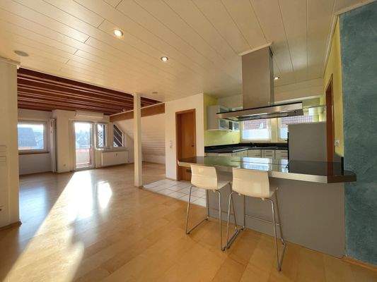 Offene Küche mit anschließendem Essbereich