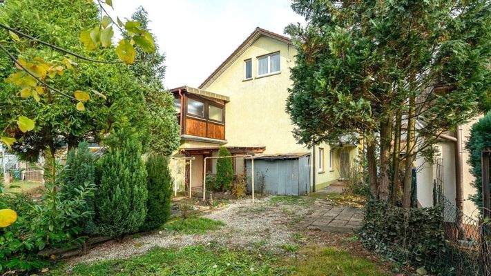 Garten mit Rückansicht