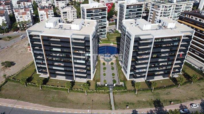 4-Bedroom Beachfront Fully Furnished Home in Konyaaltı Liman