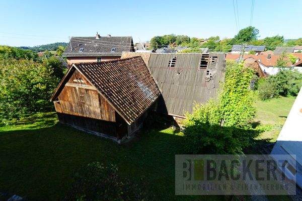 sanierungsbedürftiges Scheunengebäude