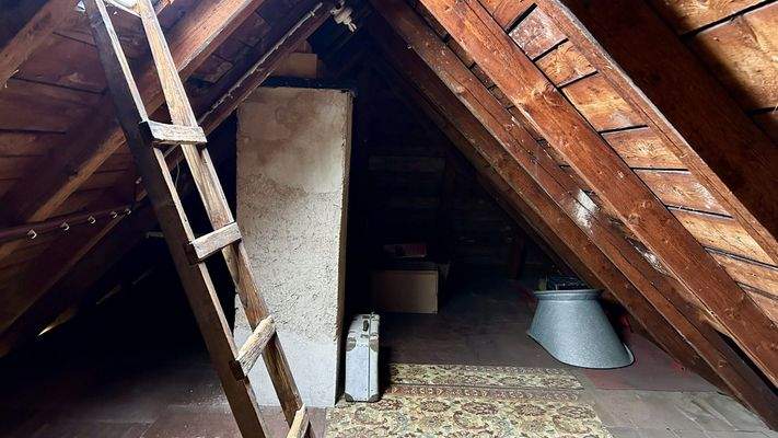 Blick auf den Dachboden